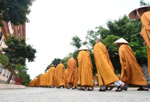 Tấm y ca sa màu hoại sắc