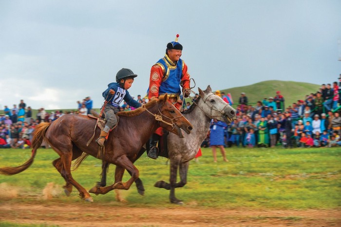 Tapchinghiencuuphathoc.vn Le Hoi Ton Giao Danshig Naadam O Mong Co (5)