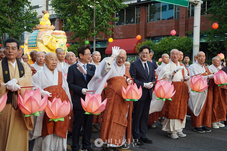 Tap Chi Nghien Cuu Phat Hoc Han Quoc 100.000 Hoa Dang Ngu Sac Le Vesak 2023 1