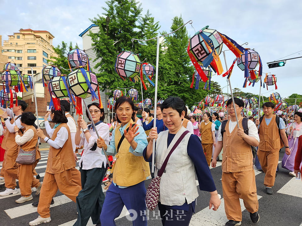 Tap Chi Nghien Cuu Phat Hoc Han Quoc 100.000 Hoa Dang Ngu Sac Le Vesak 2023 2