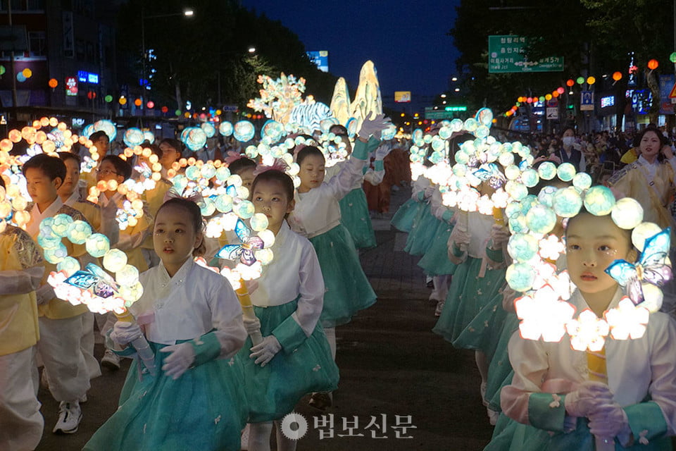 Tap Chi Nghien Cuu Phat Hoc Han Quoc 100.000 Hoa Dang Ngu Sac Le Vesak 2023 8