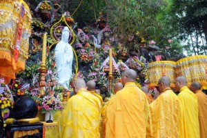 Nghi lễ Phật giáo Việt Nam trong đời sống tâm linh người Việt