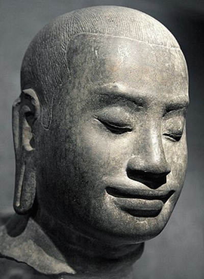 Tượng bán thân của Jayavarman VII , Bảo tàng Guimet. Nguồn: Wikipedia