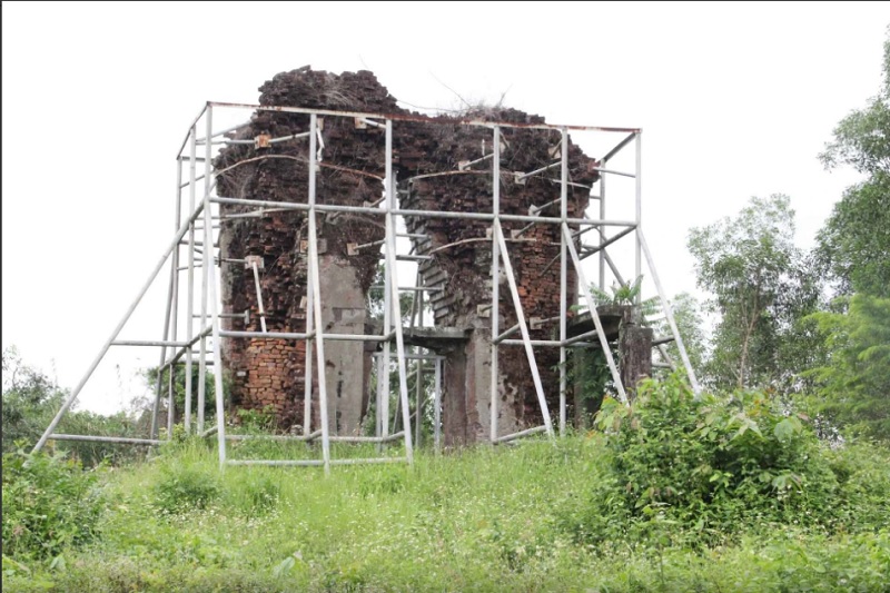 Hiện di tích quốc gia đặc biệt Phật viện Đồng Dương chỉ còn lại tháp Sáng. ẢNH: MẠNH CƯỜNG