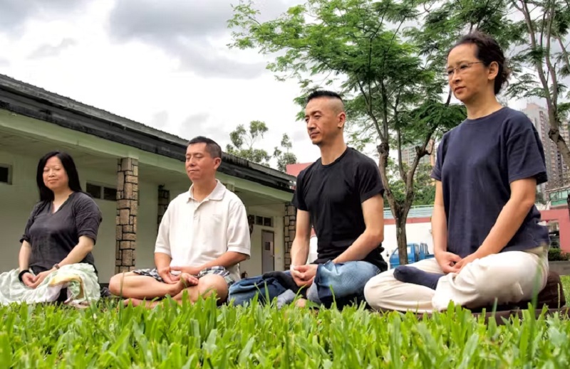 Cùng thực hành chính niệm (theo Thomas Yau/South China Morning Post. Ảnh: Getty Images)