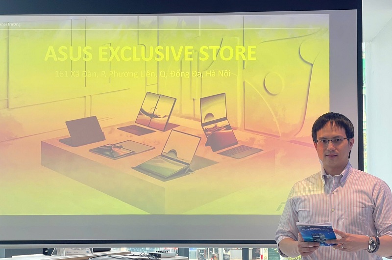 Ông Eric Lee, Giám đốc Asus Khu vực Đông Nam Á, chia sẻ tại lễ khai trương Asus Exclusive Store đầu tiên tại Việt Nam: Asus luôn tập trung vào việc tiên phong đưa những công nghệ tiên tiến nhất, đồng thời phổ biến việc tiếp cận các công nghệ này đến người tiêu dùng. Điều này thể hiện rõ trong chiến lược sản phẩm của Asus tại Việt Nam, khi luôn ưu tiên giới thiệu những mẫu laptop ứng dụng CPU mới nhất, công nghệ màn hình hiện đại và thiết kế đột phá đến thị trường. Asus đã khai trương 8 trung tâm trải nghiệm AI (AI Innovation Hub) tại Tp.HCM và Hà Nội. Đây là nơi khách hàng có thể khám phá các mẫu laptop AI mới nhất, được cài đặt sẵn phần mềm chuyên dụng, đáp ứng đa dạng nhu cầu công việc. 