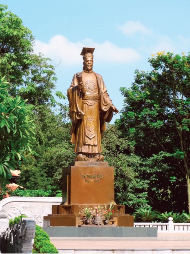 Tượng đài Vua Lý Thái Tổ ở Hà Nội - Ảnh: Sưu tầm Tượng đài Vua Lý Thái Tổ ở Hà Nội - Ảnh: Sưu tầm