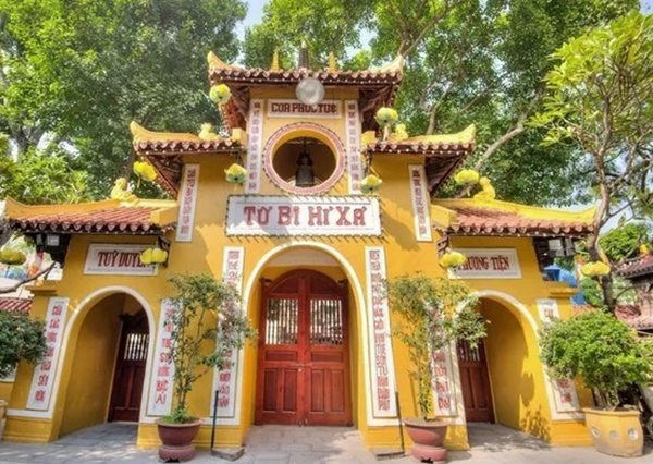 Cổng tam quan chùa Quán Sứ (Hà Nội). Ảnh sưu tầm. Cổng tam quan chùa Quán Sứ (Hà Nội). Ảnh sưu tầm.