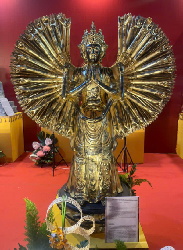 Tượng cổ Thiên Thủ Thiên Nhãn tại Triển lãm Văn hoá Phật giáo Đại lễ Vesak 2025, Học viện Phật giáo Việt Nam (TP.HCM). Ảnh: Tạp chí Nghiên cứu Phật học. Tượng cổ Thiên Thủ Thiên Nhãn tại Triển lãm Văn hoá Phật giáo Đại lễ Vesak 2025, Học viện Phật giáo Việt Nam (TP.HCM). Ảnh: Tạp chí Nghiên cứu Phật học.