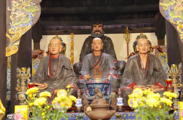 Tượng gốm tại chùa Tiêu Dao. Ảnh sưu tầm. Tượng gốm tại chùa Tiêu Dao. Ảnh sưu tầm.