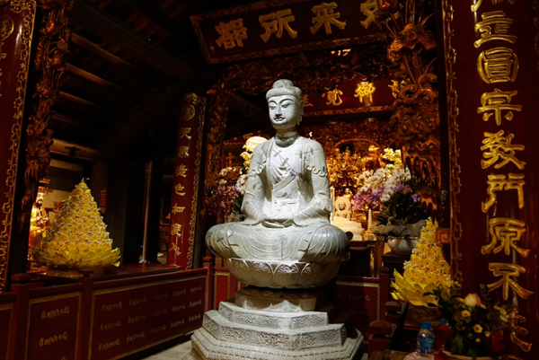 Tượng Phật A Di Đà chùa Bút Tháp. Tượng Phật A Di Đà chùa Bút Tháp.