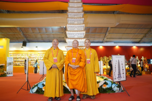 Vesak 2025: Chủ tịch ICDV tham quan Triển lãm Văn hóa Phật giáo