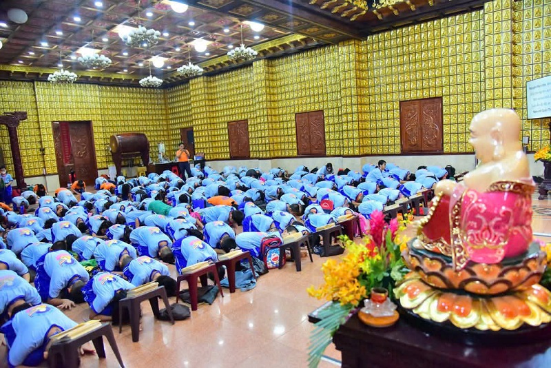 Lạy Phật Lạy Phật