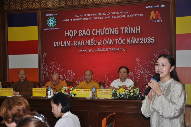 Ca sĩ, phật tử trẻ Bảo Tâm Ca sĩ, phật tử trẻ Bảo Tâm