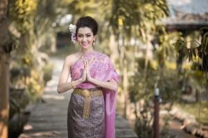 Ảnh hưởng của Phật giáo qua cách chào Wai và nụ cười trong văn hóa Thái Lan