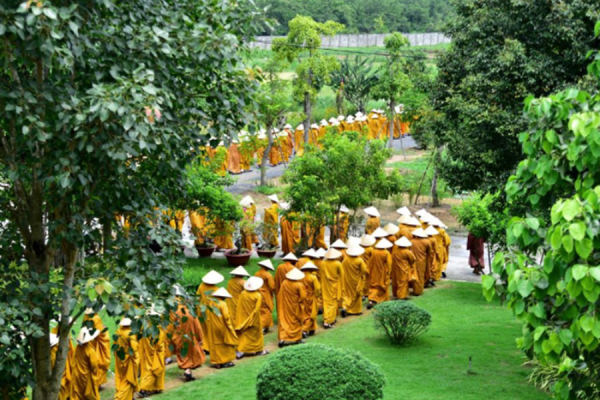 An cư 10 ngày một hướng đi mới hay manh nha phá vỡ truyền thống?