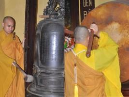 Hàng ngàn ngôi chùa dóng ba hồi chuông trống Bát nhã, cầu nguyện quốc thái dân an