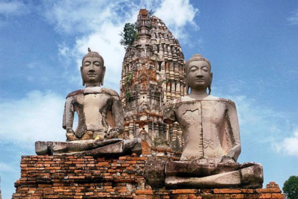 Biểu tượng về Tam bảo đầu tiên có từ khi nào?