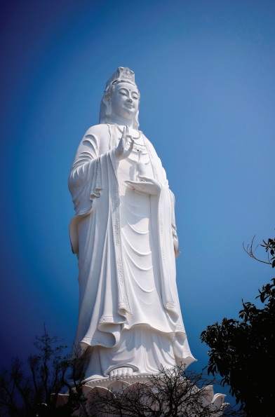 Tượng Quán Thế Âm, Chùa Linh Ứng,
Đà Nẵng - Ảnh: Minh Khang Tượng Quán Thế Âm, Chùa Linh Ứng,
Đà Nẵng - Ảnh: Minh Khang
