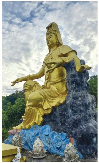 Tượng Quán Thế Âm, Chùa Cầm Sơn,
Hà Tĩnh - Ảnh: Minh Nam Tượng Quán Thế Âm, Chùa Cầm Sơn,
Hà Tĩnh - Ảnh: Minh Nam