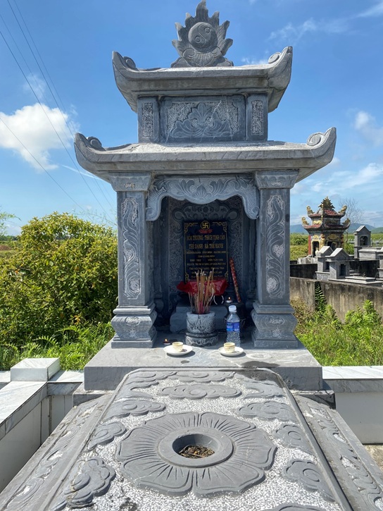 Tháp mộ Cố Hòa thượng Thích Nhật Sách tại nghĩa trang Đồng Nài, xã Tân Lâm Hương, Tp. Hà Tĩnh Tháp mộ Cố Hòa thượng Thích Nhật Sách tại nghĩa trang Đồng Nài, xã Tân Lâm Hương, Tp. Hà Tĩnh