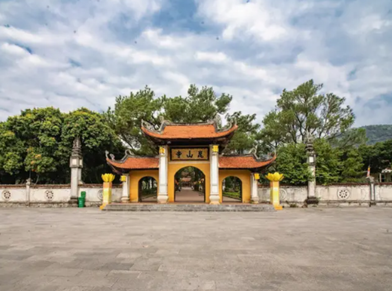 Cổng chùa Côn Sơn. Ảnh sưu tầm.