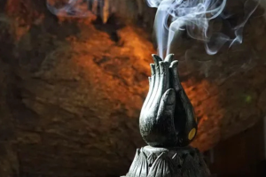 Hương Đạo giữa gió Đời