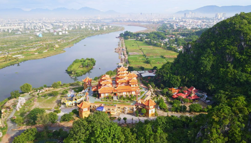 Toàn cảnh Chùa Quán Thế Âm (Đà Nẵng) nhìn từ trên cao. Ảnh sưu tầm.