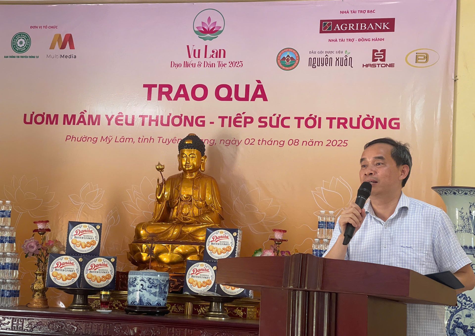 Đại diện UBND phường Mỹ Lâm phát biểu cảm ơn Ban tổ chức chương trình Đại diện UBND phường Mỹ Lâm phát biểu cảm ơn Ban tổ chức chương trình