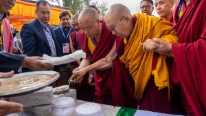 Đức Đạt Lai Lạt Ma đặt viên đá nền móng xây dựng chùa Jokhang mới tại Ladakh