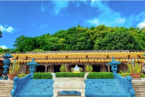 Phù Dung cổ tự: Ngôi chùa thắp hoa đăng