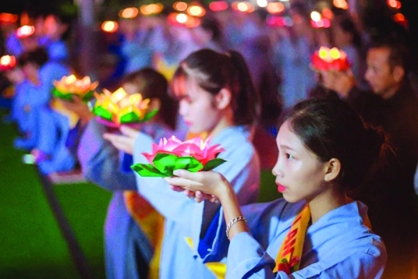 Người xuất gia – lìa cha bỏ mẹ – thì hiếu đạo ở nơi đâu?