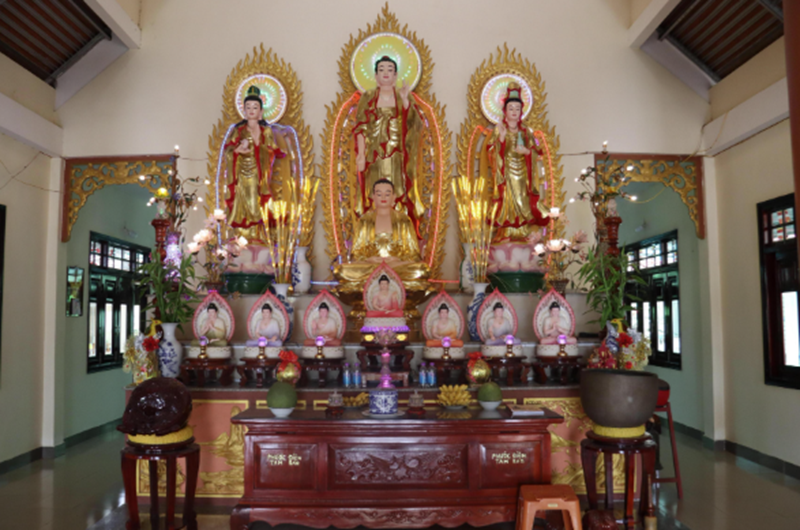 Chính điện tại chùa Linh Sơn Pháp Tạng. Ảnh sưu tầm. Chính điện tại chùa Linh Sơn Pháp Tạng. Ảnh sưu tầm.