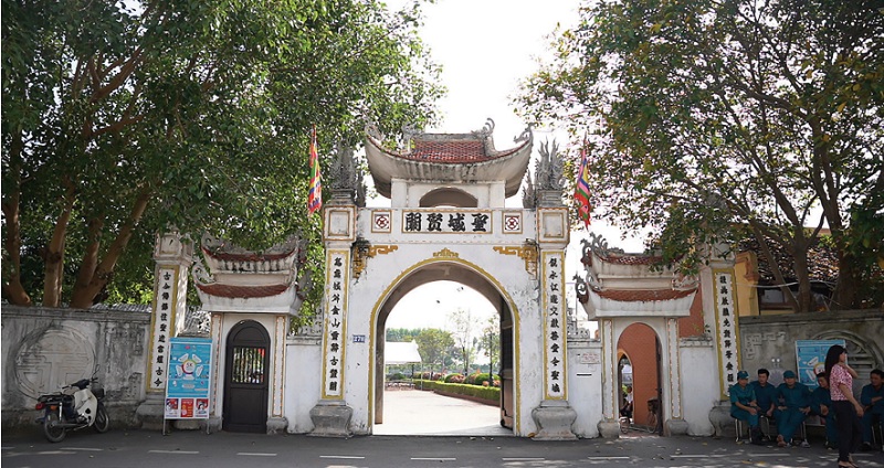 Tam quan đền Văn Hiến, Đan Phượng, Hà Nội thờ Thái úy Tô Hiến Thành. (Ảnh: sưu tầm) Tam quan đền Văn Hiến, Đan Phượng, Hà Nội thờ Thái úy Tô Hiến Thành. (Ảnh: sưu tầm)