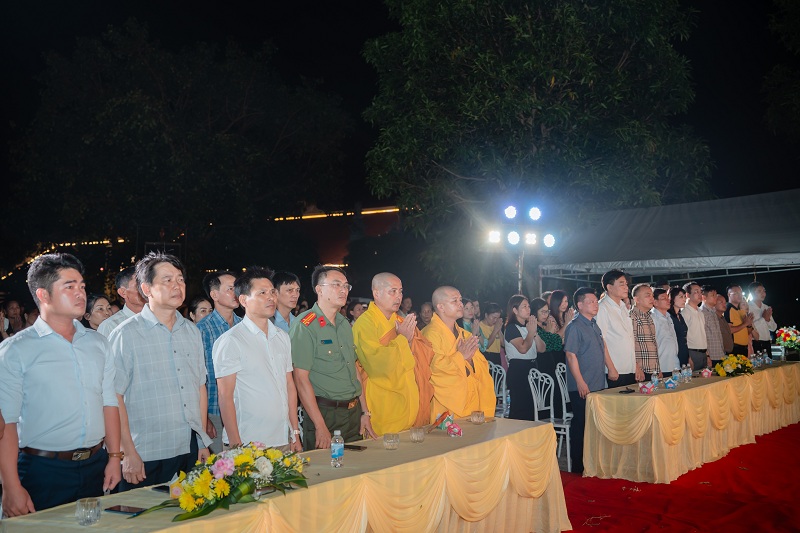 Chư Tăng, lãnh đạo chính quyền địa phương và lực lượng công an trang nghiêm tham dự Đại lễ Vu Lan Báo Hiếu 2025 tại Chùa Nổ (Đại Phúc Tự). Chư Tăng, lãnh đạo chính quyền địa phương và lực lượng công an trang nghiêm tham dự Đại lễ Vu Lan Báo Hiếu 2025 tại Chùa Nổ (Đại Phúc Tự).