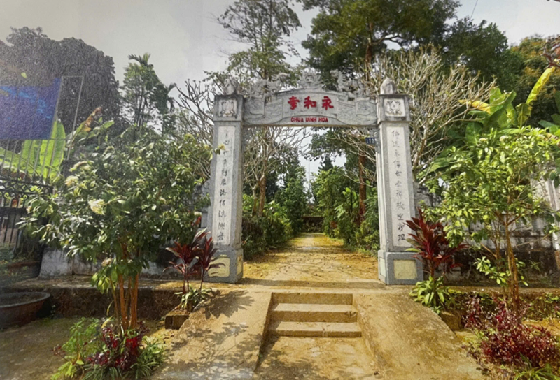 Tam quan chùa vĩnh Hoà hiện nay. Tam quan chùa vĩnh Hoà hiện nay.