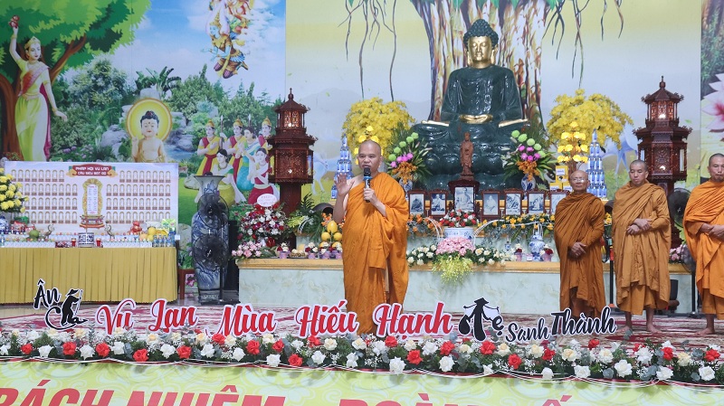 Hòa thượng Thích Giác Hoàng ban pháp thoại về đạo hiếu trong mùa Vu Lan. Hòa thượng Thích Giác Hoàng ban pháp thoại về đạo hiếu trong mùa Vu Lan.