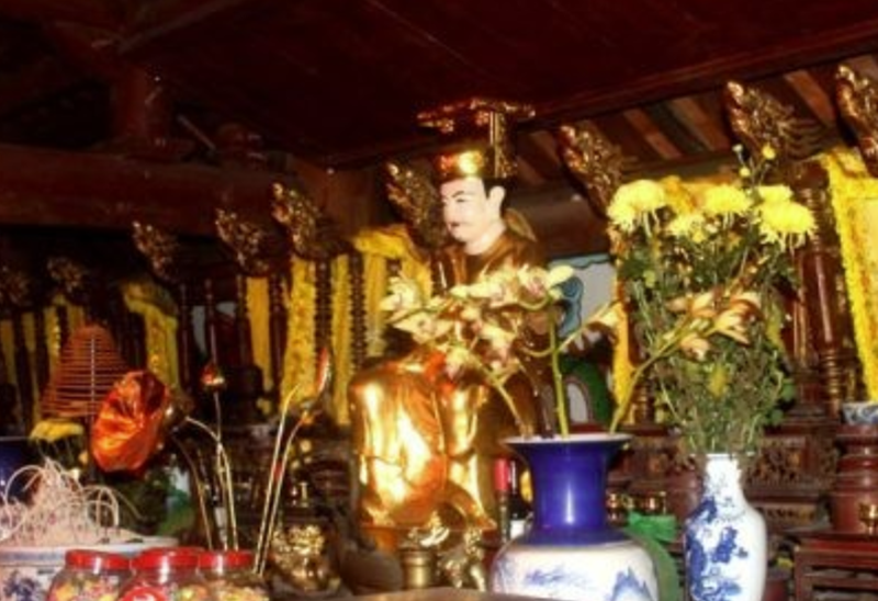 Tượng vua Lý Thải Tổ được thờ tại cụm di tích đình đền chùa Dương Lôi. Ảnh sưu tầm.