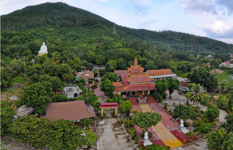 Cảnh quan Chùa Bửu Lâm và núi Chóp Chài, nơi giải cứu LS Nguyễn Hữu Thọ năm 1961 Nguồn: internet