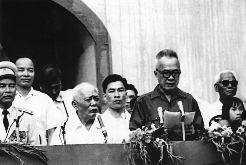 Nguyễn Hữu Thọ đọc diễn văn chào mừng chiến thắng, thống nhất đất nước ngày 15/5/1975 - Ảnh tư liệu.
