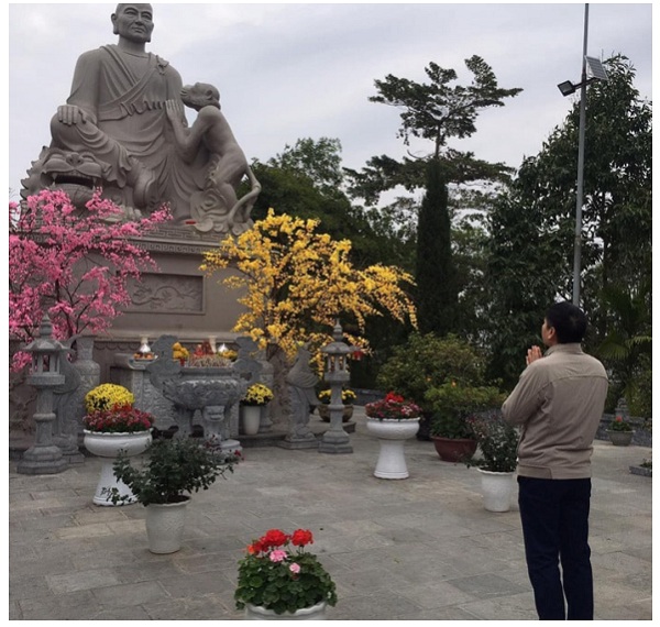Ảnh 7: Góc nhìn từ chùa Tiêu Sơn (Di tích lịch sử văn hóa quốc gia, Bắc Ninh)
Toàn cảnh chùa Tiêu Sơn, nơi lưu giữ tượng Vạn Hạnh và các di tích văn hóa Phật giáo thời Lý – Trần, thể hiện mối liên hệ giữa đạo pháp và chính trị trong lịch sử Việt Nam
Ảnh 7: Góc nhìn từ chùa Tiêu Sơn (Di tích lịch sử văn hóa quốc gia, Bắc Ninh)
Toàn cảnh chùa Tiêu Sơn, nơi lưu giữ tượng Vạn Hạnh và các di tích văn hóa Phật giáo thời Lý – Trần, thể hiện mối liên hệ giữa đạo pháp và chính trị trong lịch sử Việt Nam