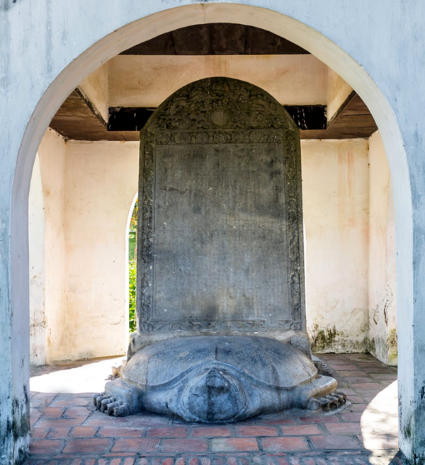 Bia đá tại chàu Phổ Minh (Ninh Bình). Ảnh sưu tầm.