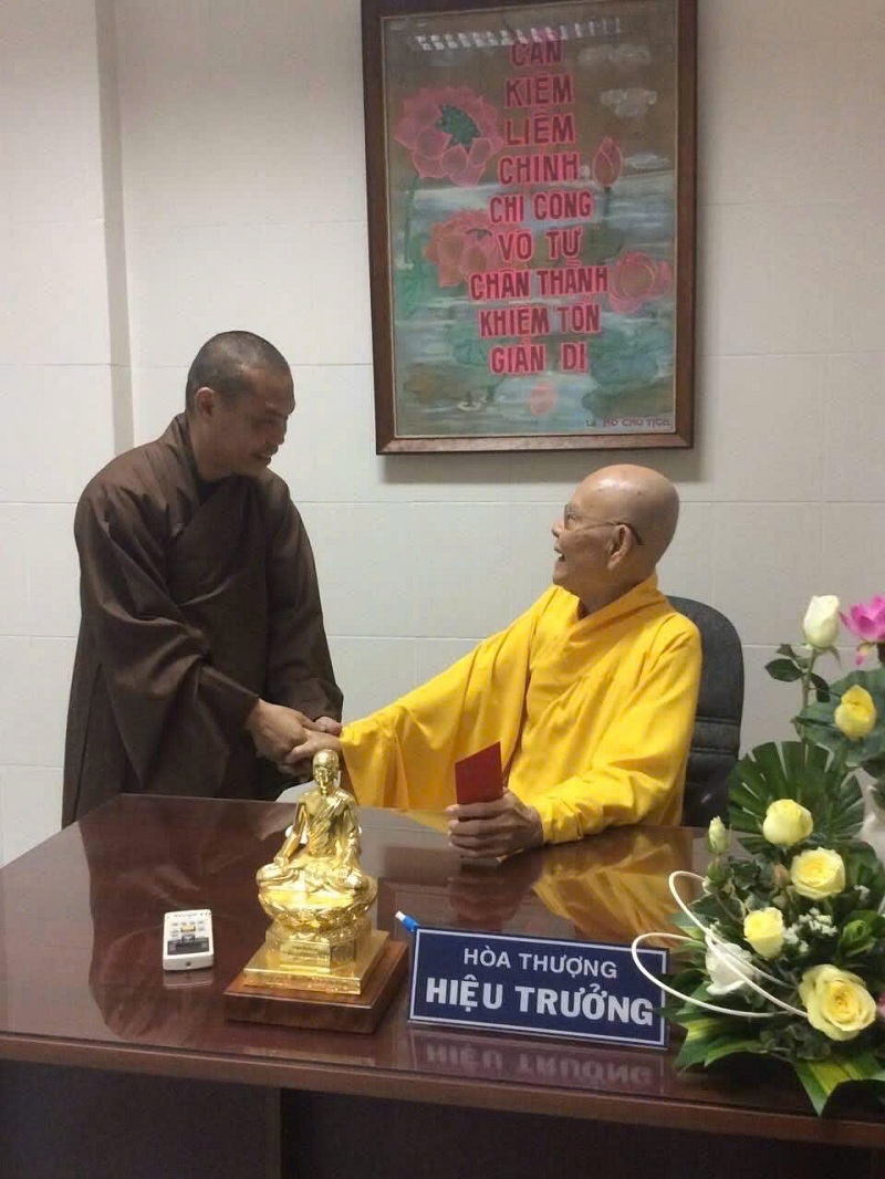 Hội kiến Hòa thượng tại Văn phòng Trường Trung cấp Phật học 07/2018
Hội kiến Hòa thượng tại Văn phòng Trường Trung cấp Phật học 07/2018