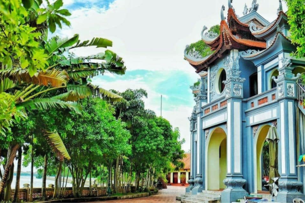 Những ngôi đền và đình nổi tiếng bên Hồ Tây (Hà Nội)