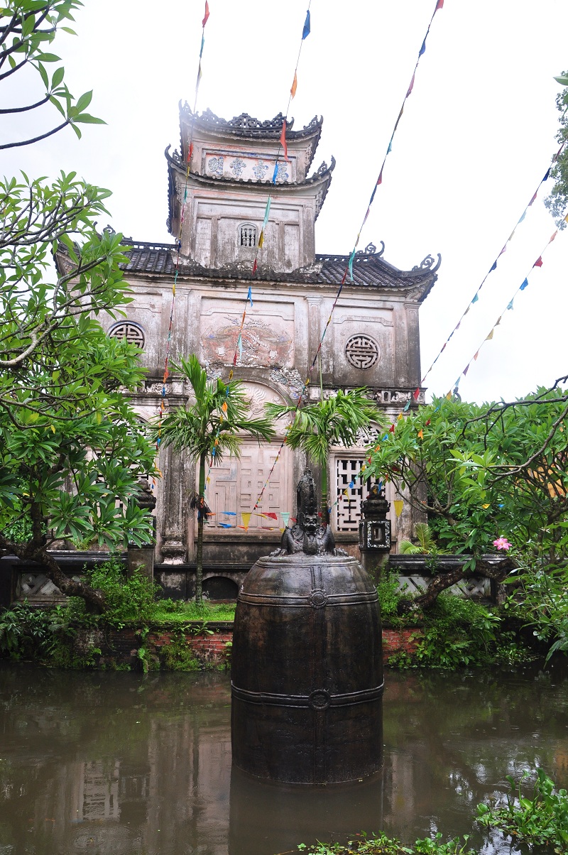 Chuông chùa Cổ Lễ (Ninh Bình) - Ảnh: Chánh Thường