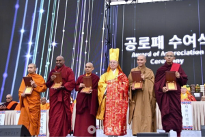 Hàn Quốc: Hơn 10.000 phật tử cầu nguyện cho hòa bình và an lạc