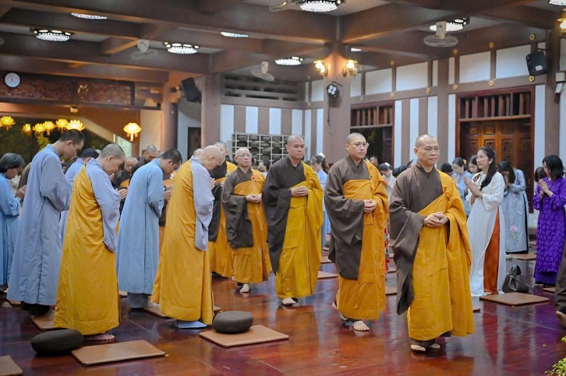 Cung nghinh chư tôn thiền đức quang lâm 