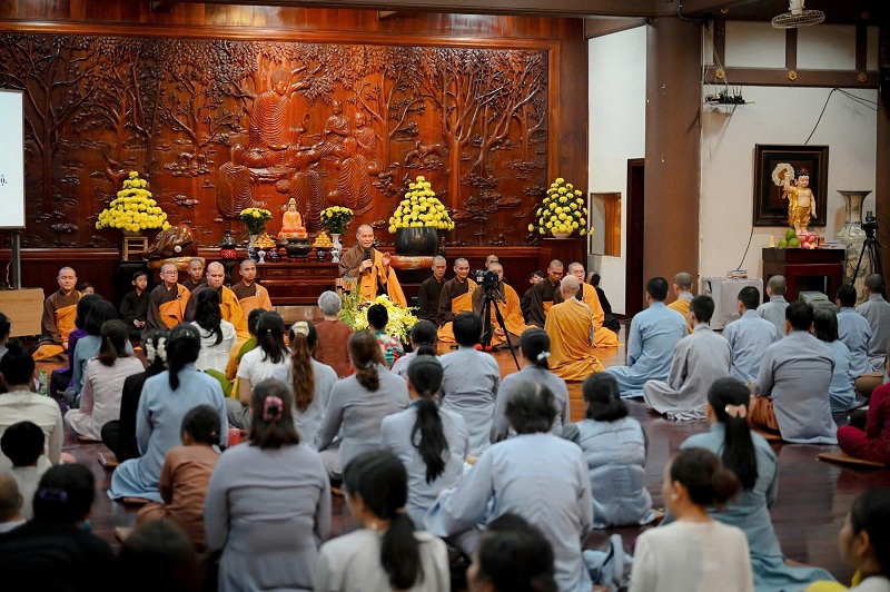 Thượng tọa Thích Trí Chơn hoan hỷ ban thời pháp thoại