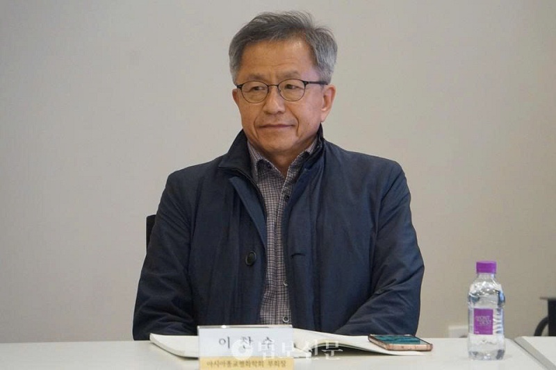 Lee Chan-soo, Phó chủ tịch Hiệp hội nghiên cứu hòa bình tôn giáo châu Á.

출처 : 법보신문(https://www.beopbo.com)