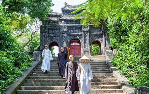 Quang cảnh nhìn từ trên cao của Tổ đình Báo Quốc (Huế). Nguồn: quangduc.com